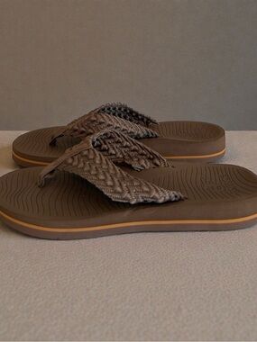 NWT COFACE Women's Woven Braided Flip Flops Brown Size 7 Orthotic Yoga Mat